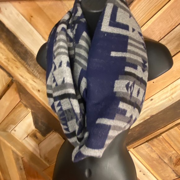 Southwestern Pattern Infinity Scarf in Beige/Navy - Picture 4 of 7